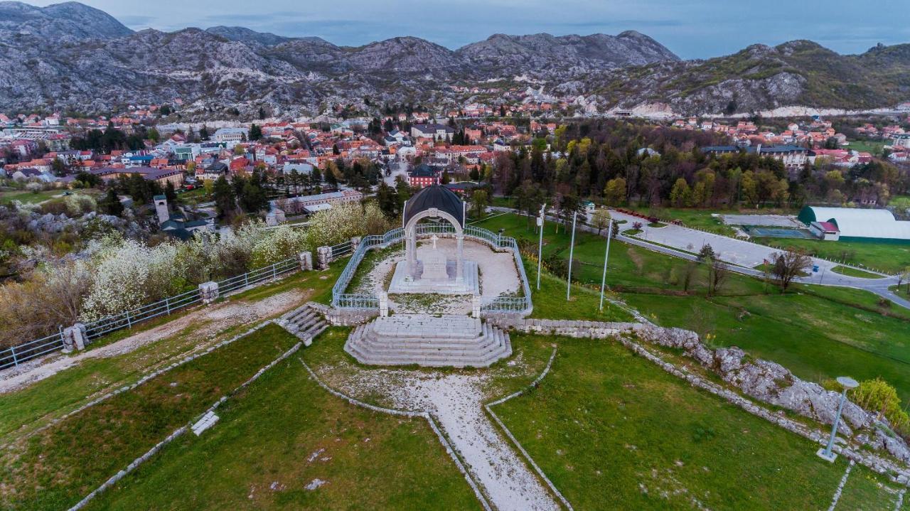 Hotel Dapcevic Cetinje Exteriör bild