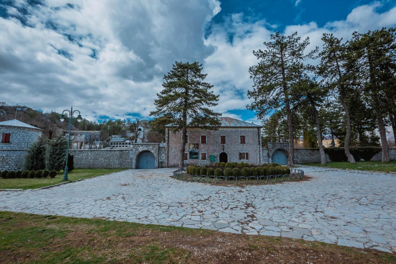 Hotel Dapcevic Cetinje Exteriör bild