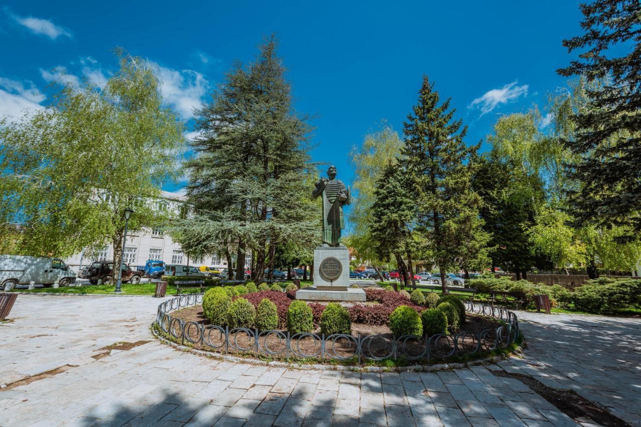 Hotel Dapcevic Cetinje Exteriör bild